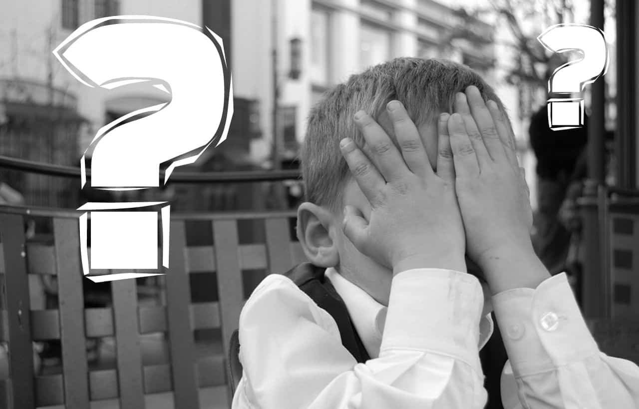 Fehler_Bild_komprimiert Kind mit Händen vor den Augen. Symbol für Fehler
